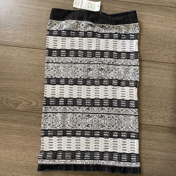 Bebe Multi Jacquard Skirt - Picture 4 of 6